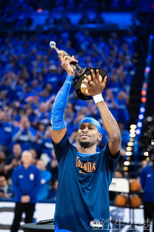 亚历山大展现MVP风采 雷霆追平系列赛 亚历山大展现MVP风采 雷霆追平系列赛